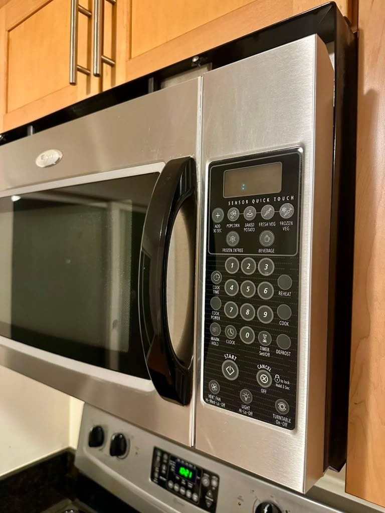 The same microwave clean, with the stainless and panel clear